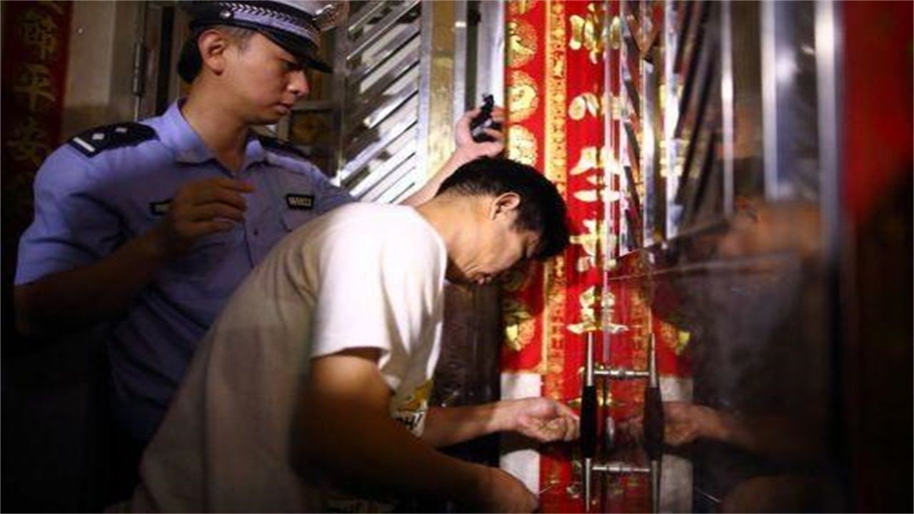 贞丰请开锁师傅开了锁后，师傅